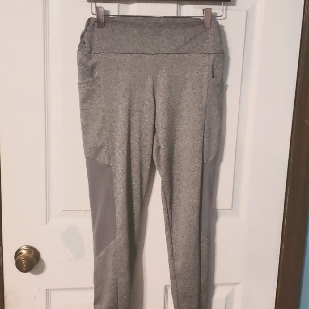 Grey SIZE LARGE Capri sports leggings